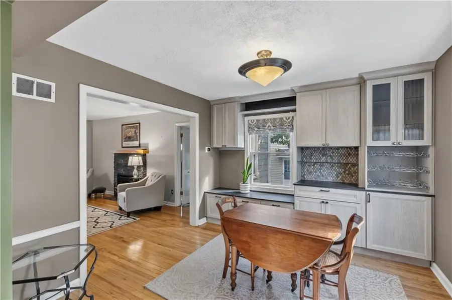 635 E 65th Street, Kansas City, MO 64131 - #3