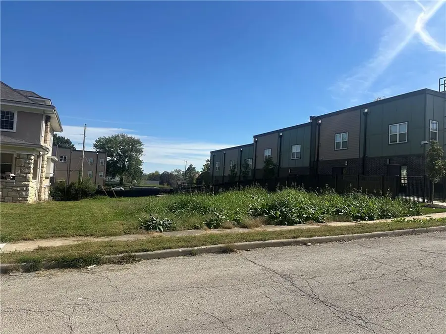 2737 Forest Avenue, Kansas City, MO 64109 - #2