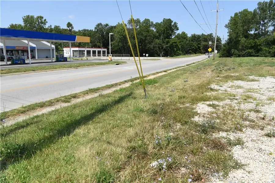 103 S Commercial Street, Harrisonville, MO 64701 - #2