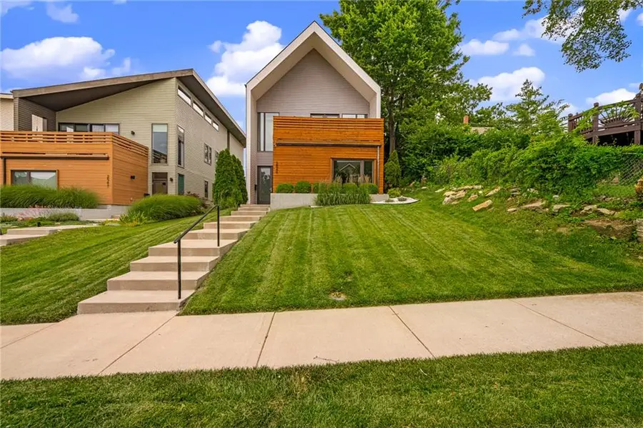 2549 Tracy Avenue, Kansas City, MO 64108 - #2