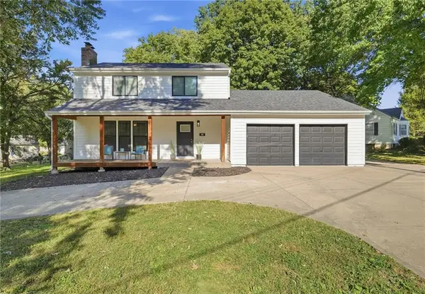 212 W Walnut Street, Belton, MO 64012