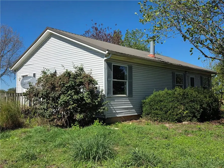 37780 Pleasant Valley Road, Osawatomie, KS 66064 - #2