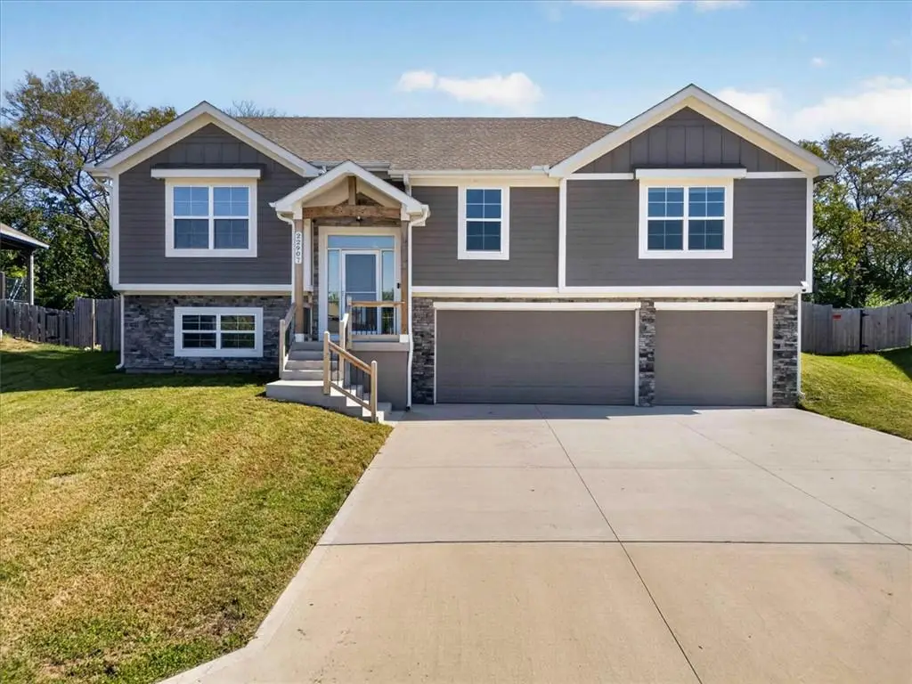 22907 S Ridgeview Drive, Peculiar, MO 64078 - #1