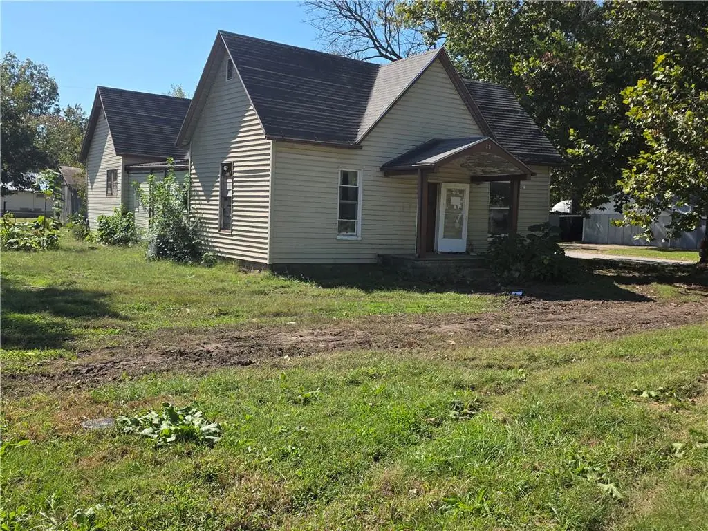 101 E Park Avenue #101, Rich Hill, MO 64779 - #1