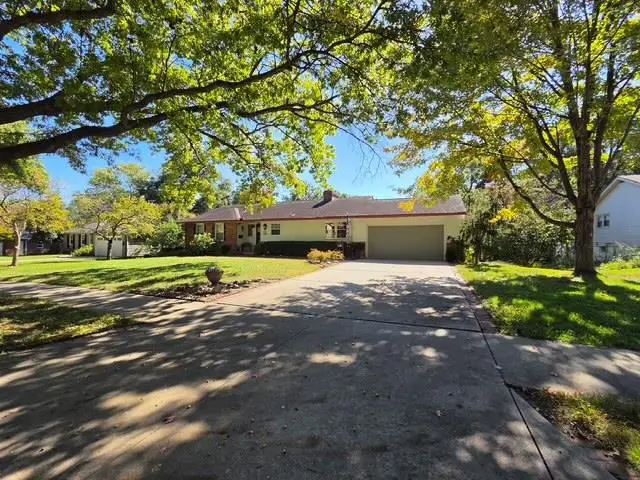 11 E 109th Terrace, Kansas City, MO 64114 - #2