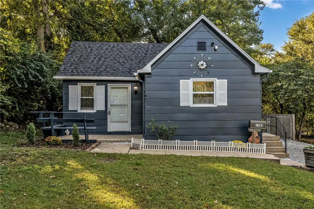 1302 S Hedges Avenue, Independence, MO 64052 - #1