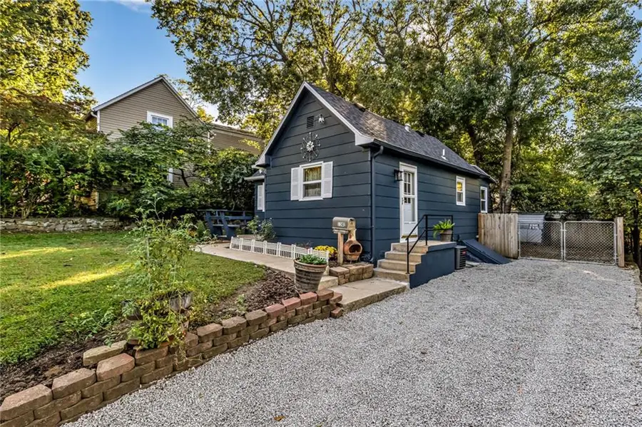 1302 S Hedges Avenue, Independence, MO 64052 - #2