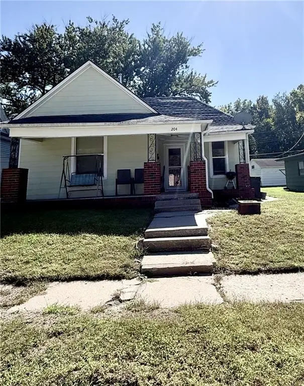 204 E Cliff Street, Saint Joseph, MO 64504 - #1