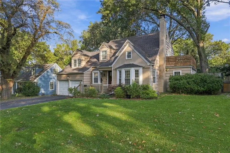 1264 W Gregory Boulevard, Kansas City, MO 64114 - #2