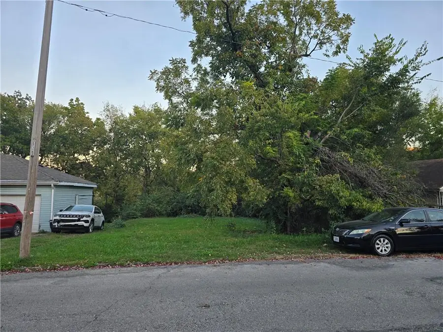 3225 Elmwood Avenue, Kansas City, MO 64128 - #2