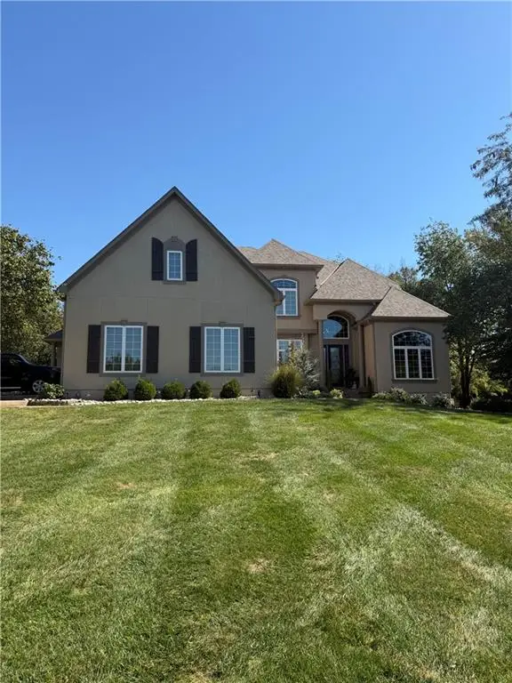 311 NW Rockwood Court, Lee's Summit, MO 64081