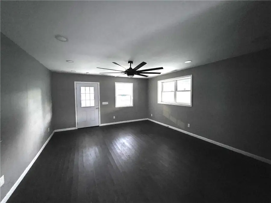 221 E 2nd Avenue, Garnett, KS 66032 - #3