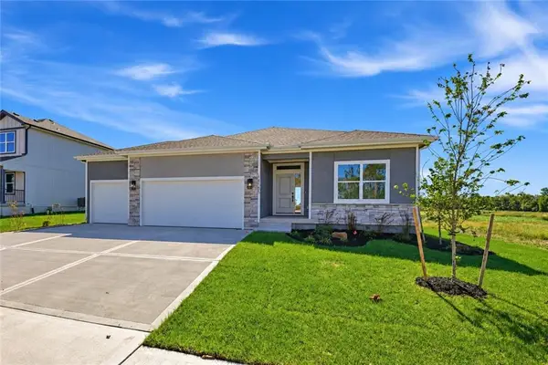 18585 W 195th Street, Spring Hill, KS 66083