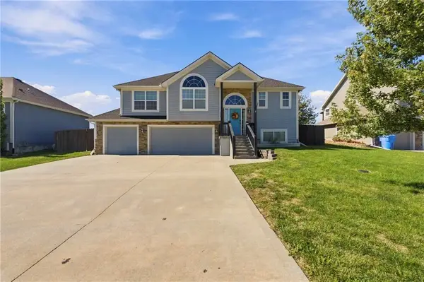 824 N Oak Terrace, Tonganoxie, KS 66086