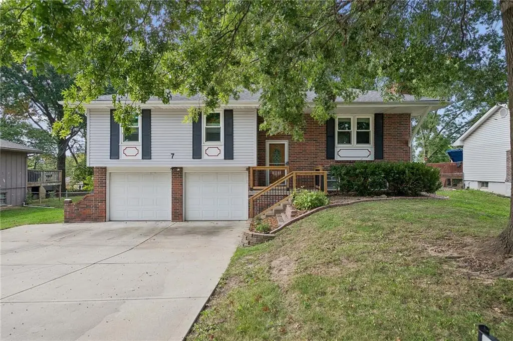 7 NE 80th Street, Kansas City, MO 64118 - #1