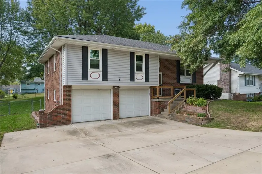 7 NE 80th Street, Kansas City, MO 64118 - #2