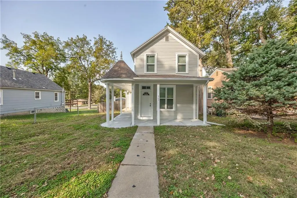 903 N 12th Street, Leavenworth, KS 66048 - #1