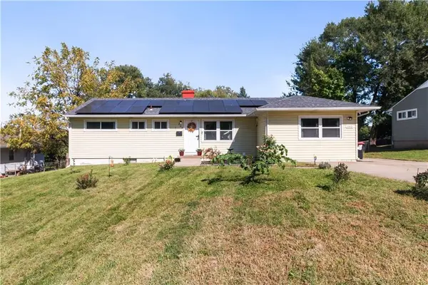 203 SW Mcclendon Drive, Lee's Summit, MO 64081