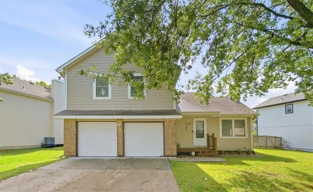 1205 E Sleepy Hollow Drive, Olathe, KS 66062 - #1
