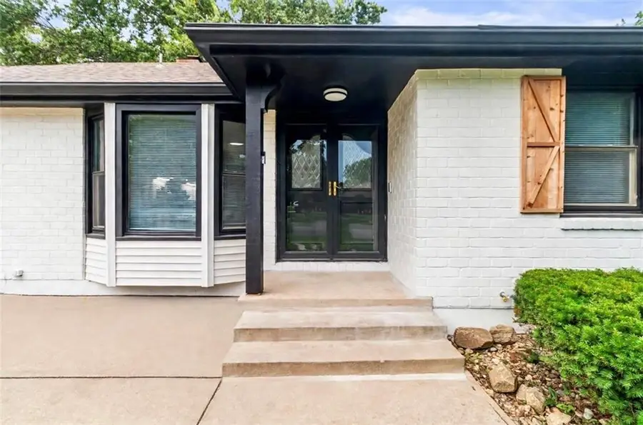 211 Se Noeleen Lane, Lees Summit, MO 64063 - #3