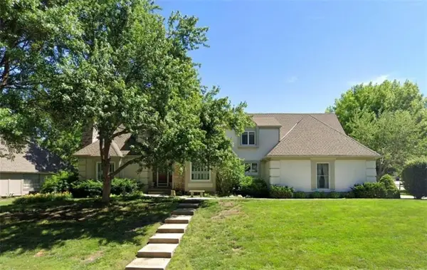 14701 S Village Drive, Olathe, KS 66062