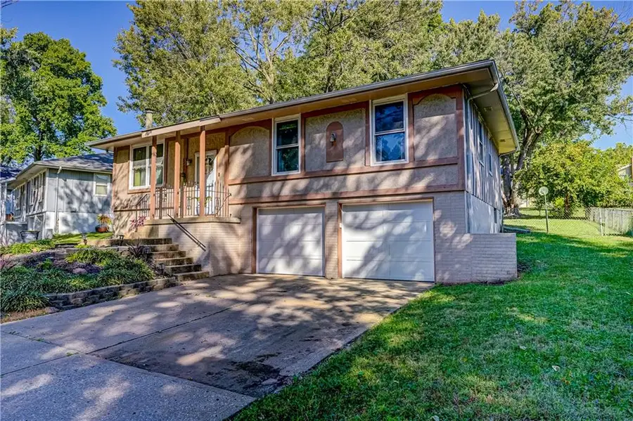 2409 SW South Court, Blue Springs, MO 64015 - #2