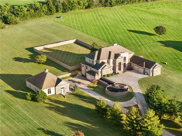 9701 Windsor Drive, Lee's Summit, MO 64086