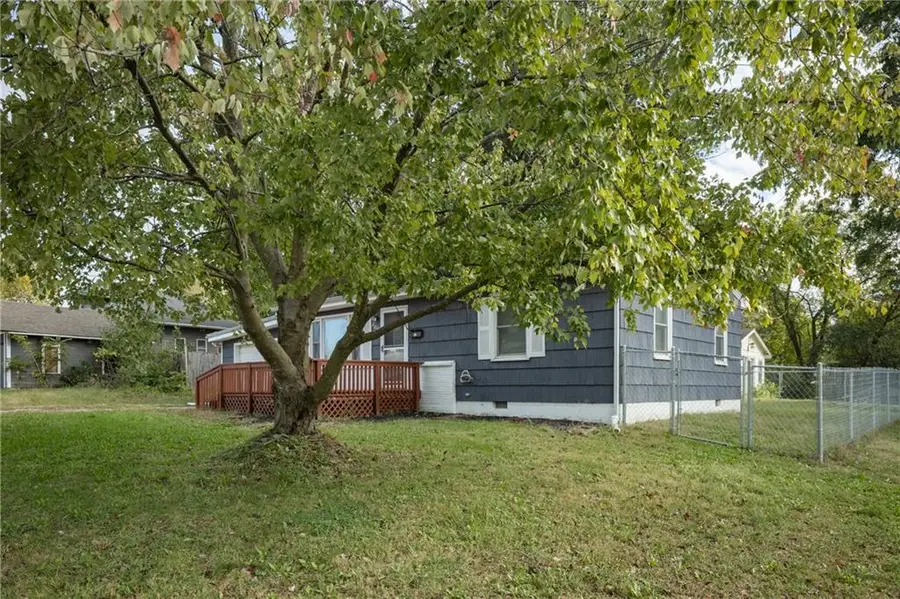 206 S Madison Avenue, Knob Noster, MO 65336 - #2