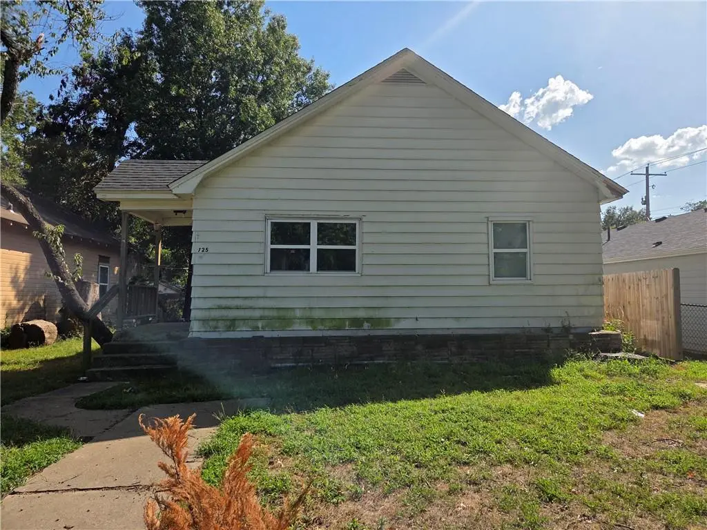 725 W 3rd Street, Pittsburg, KS 66762 - #1