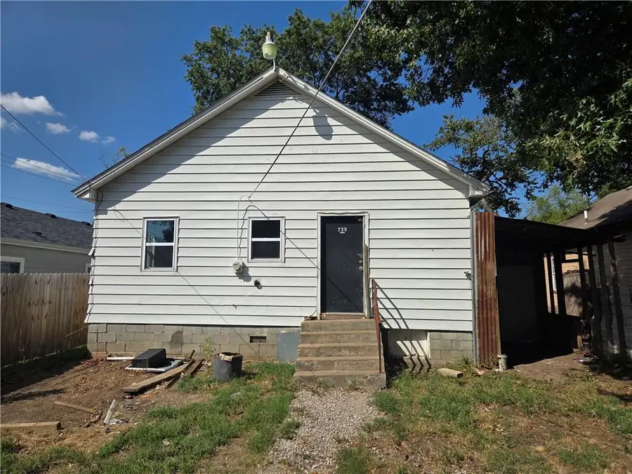 725 W 3rd Street, Pittsburg, KS 66762 - #3