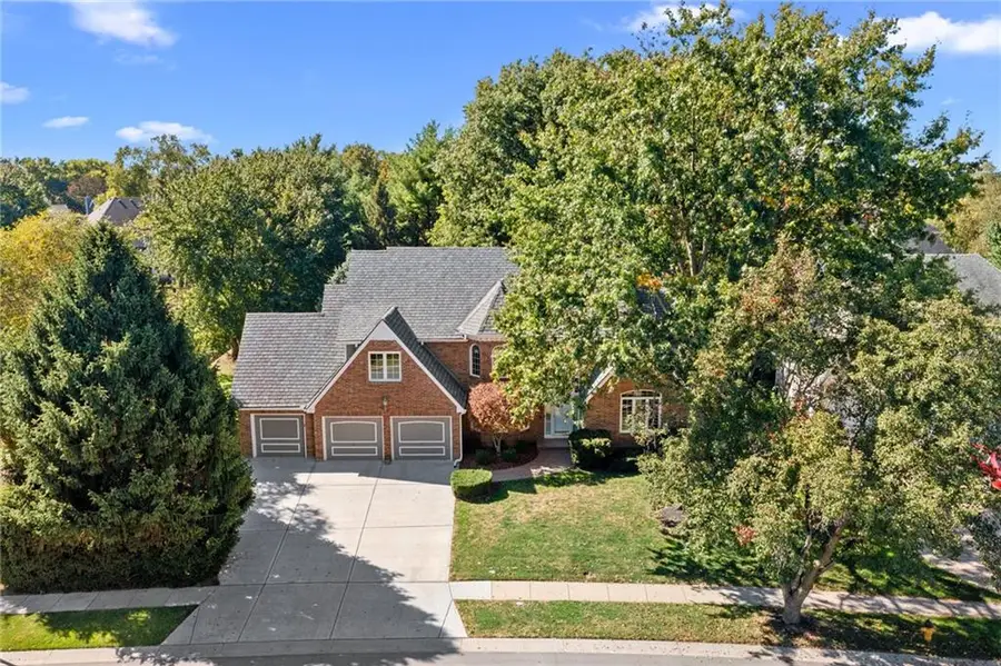 12808 Sherwood Drive, Leawood, KS 66209 - #2