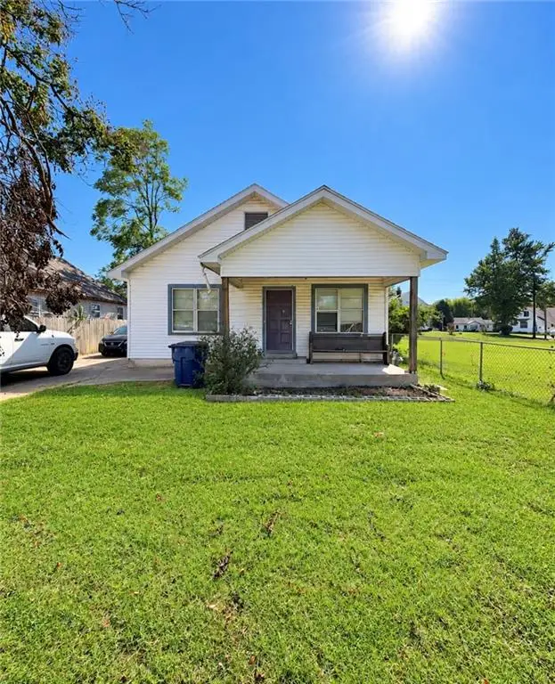 211 W North Street, Coffeyville, KS 67337 - #1