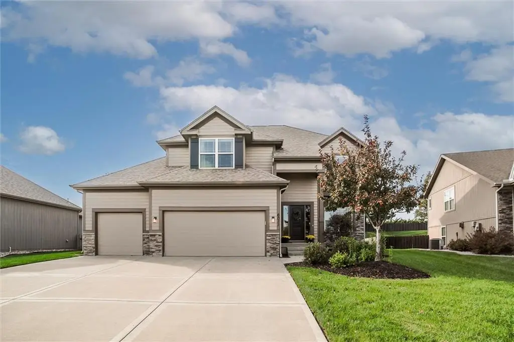 6011 NW 92nd Terrace, Kansas City, MO 64154 - #1