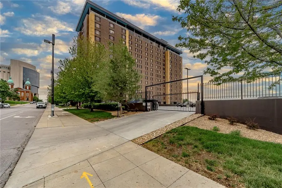 700 E 8th Street #6E, Kansas City, MO 64106 - #3