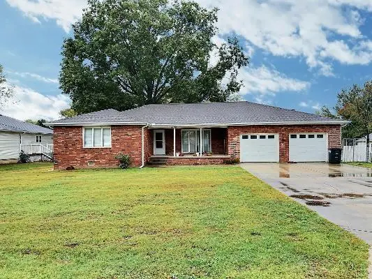1201 N Lynn Street, Nevada, MO 64772