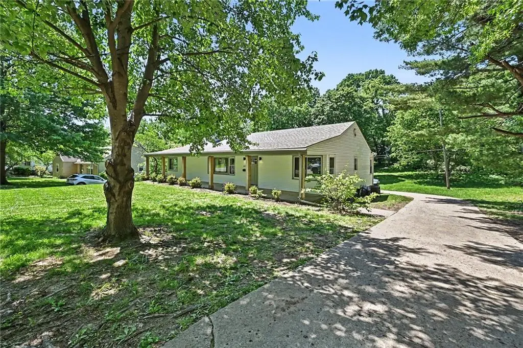 613 E Red Road, Independence, MO 64055 - #1
