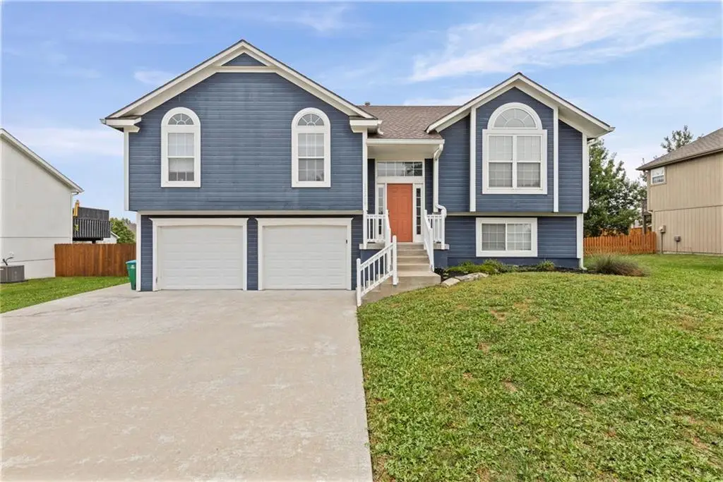 12208 White Oak Street, Peculiar, MO 64078 - #1