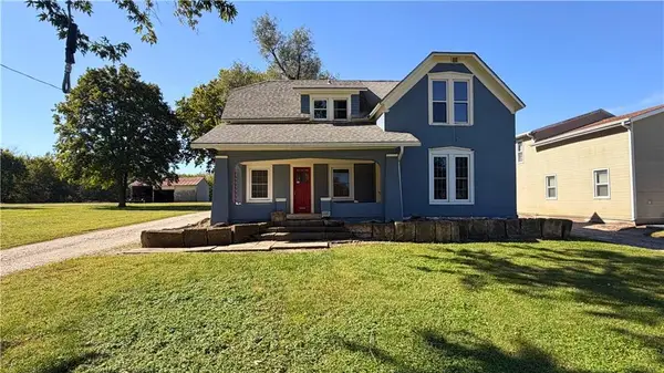 202 N 12th Street, Hiawatha, KS 66434