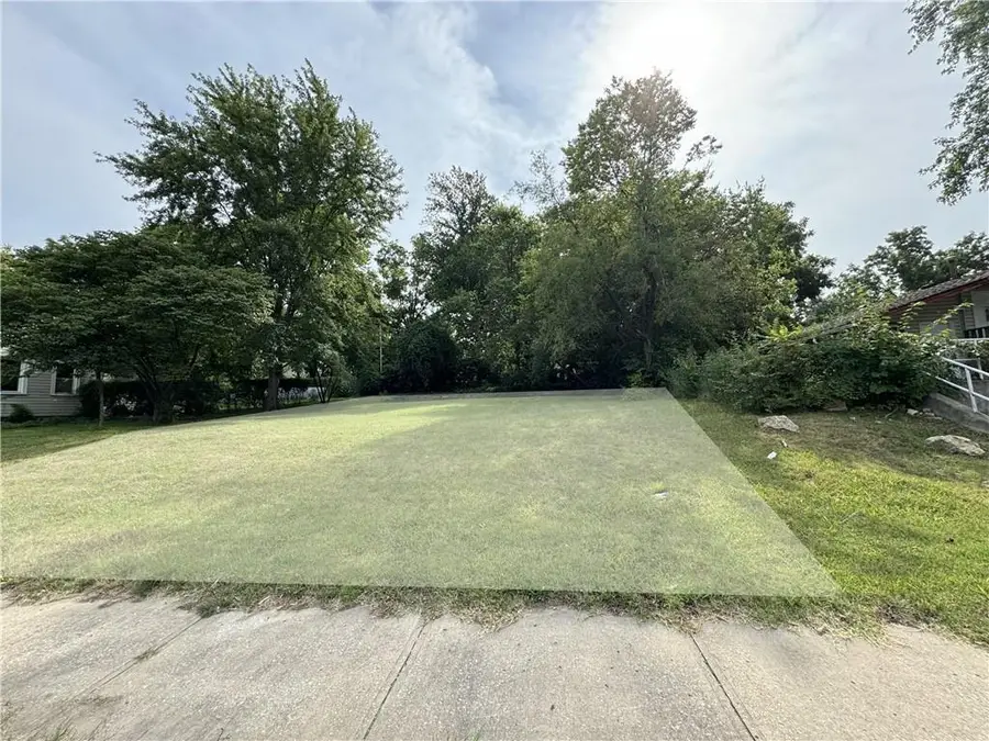 3111 S Sterling Avenue, Independence, MO 64052 - #2
