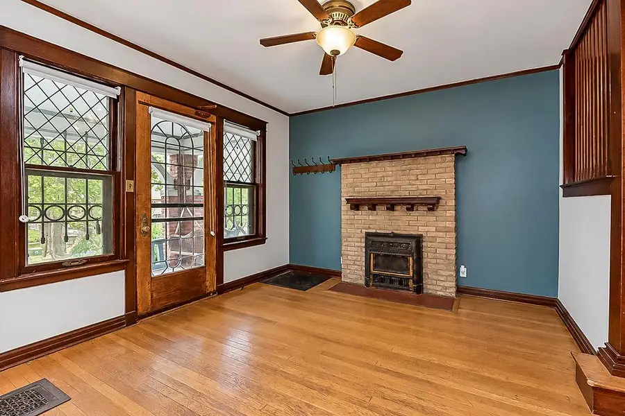 3215 Central Street, Kansas City, MO 64111 - #3