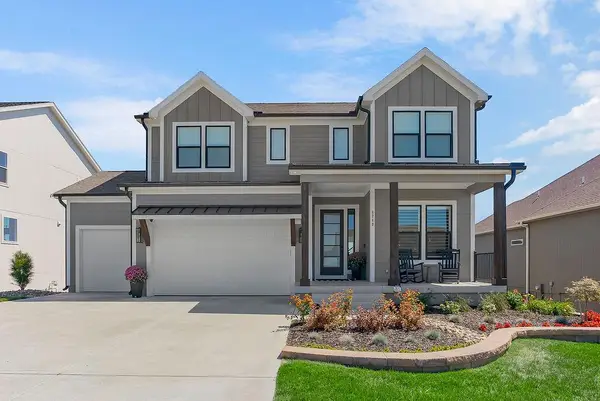 1713 SW Arbormill Terrace, Lee's Summit, MO 64082