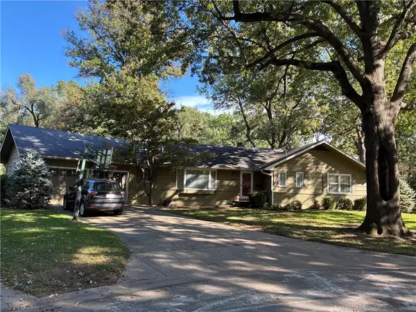3003 W 89th Terrace, Leawood, KS 66206