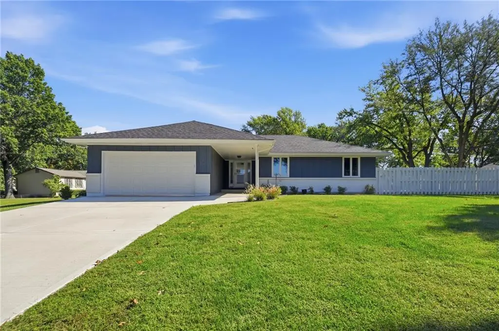 201 SE Westwind Drive, Lees Summit, MO 64063 - #1