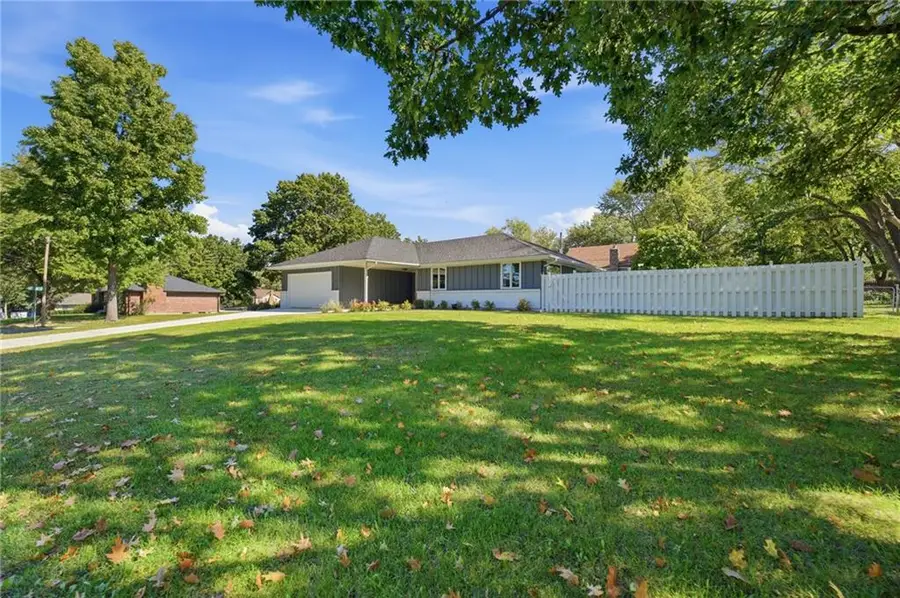 201 SE Westwind Drive, Lees Summit, MO 64063 - #3