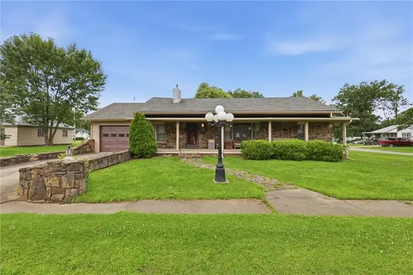 321 E Chestnut Street, Rich Hill, MO 64779