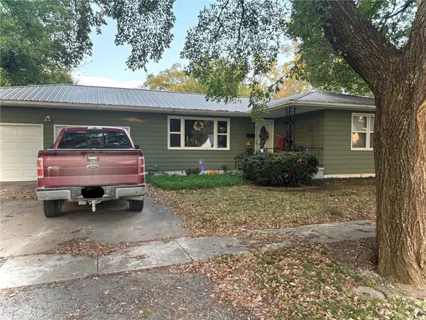 611 E 4th Avenue, Garnett, KS 66032