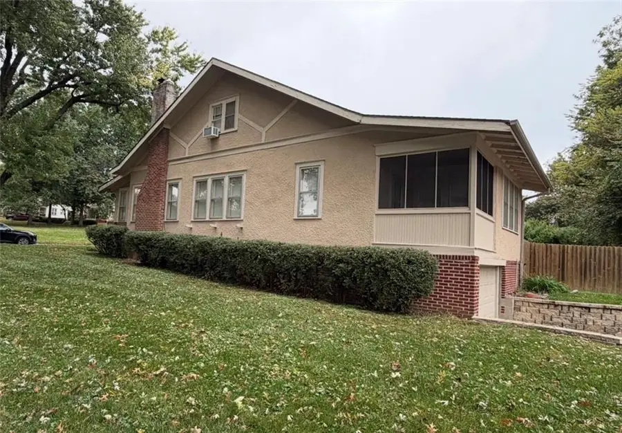 2724 Fairleigh Terrace, Saint Joseph, MO 64506 - #2