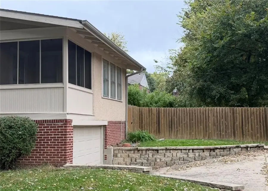 2724 Fairleigh Terrace, Saint Joseph, MO 64506 - #3