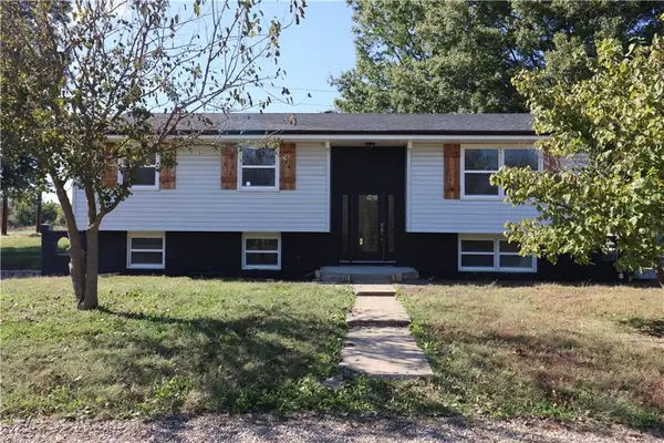 26502 Blinker Light Road, Harrisonville, MO 64701