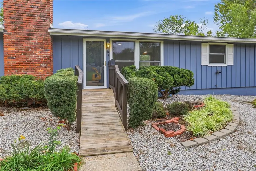 5901 N Michigan Place, Gladstone, MO 64118 - #3